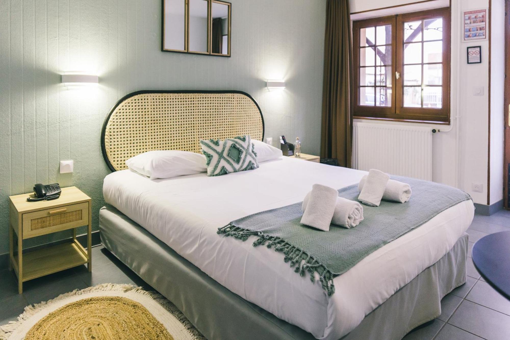 Logis Hotel & Restaurant Le Soleil D'Or Montigny-la-Resle Luaran gambar