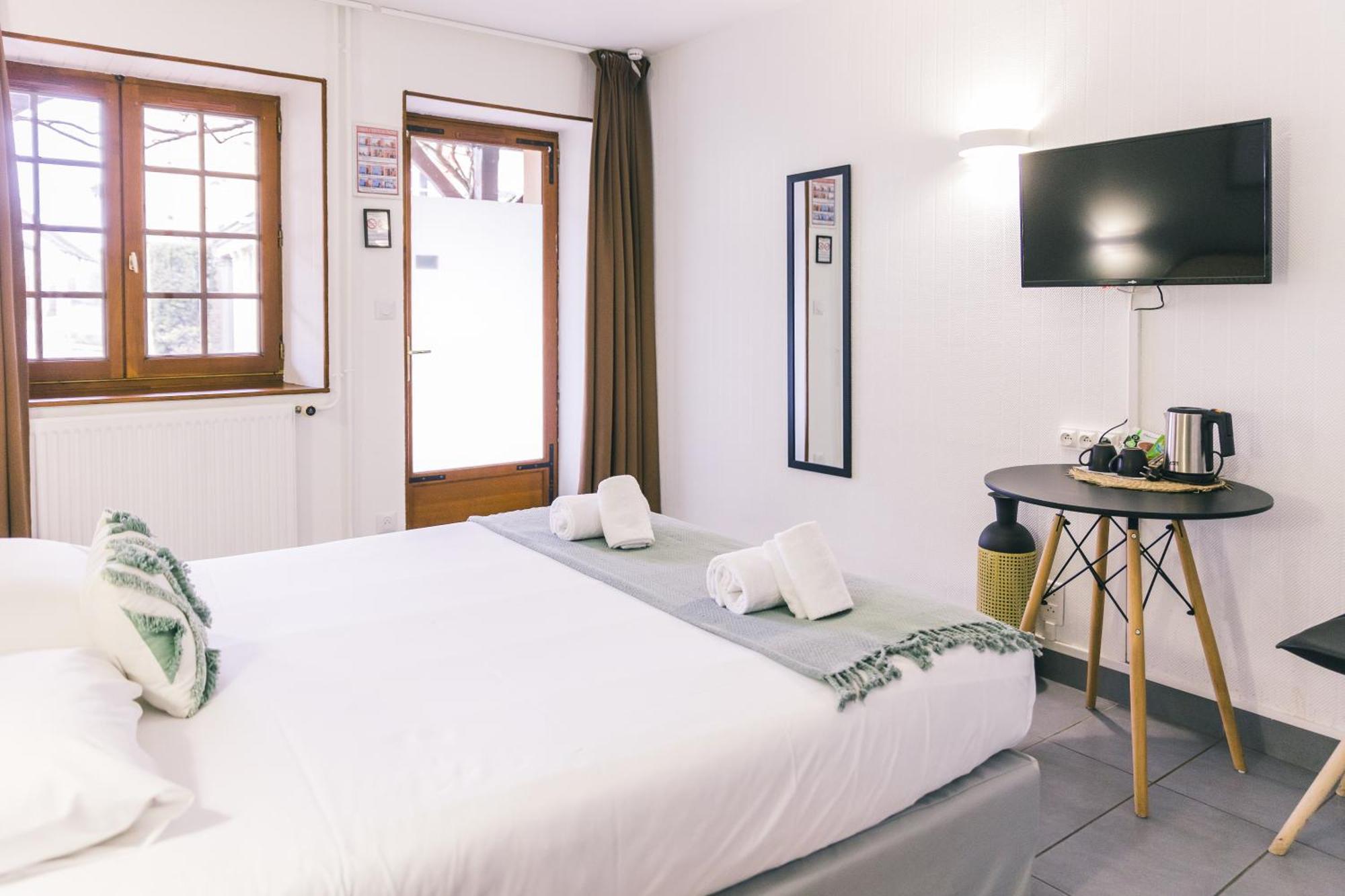 Logis Hotel & Restaurant Le Soleil D'Or Montigny-la-Resle Luaran gambar