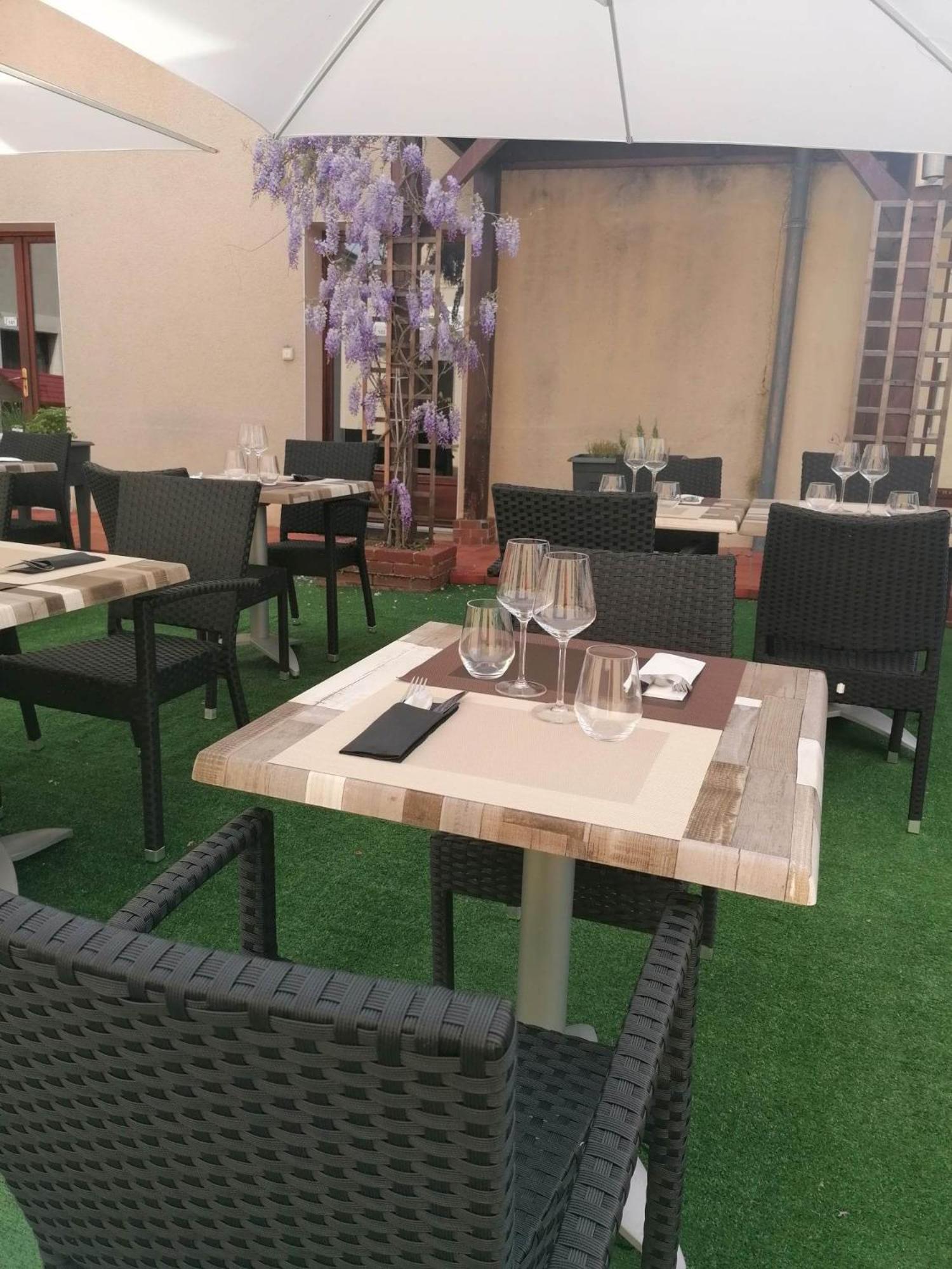 Logis Hotel & Restaurant Le Soleil D'Or Montigny-la-Resle Luaran gambar